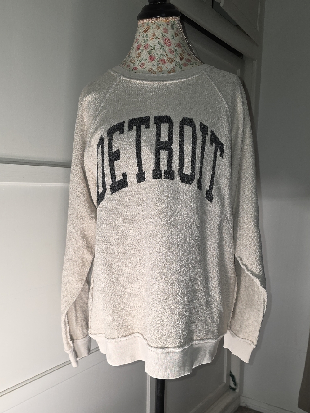 Retrobrand Ivory 'Detroit' Cozy Pullover Sweatshirt Size LARGE